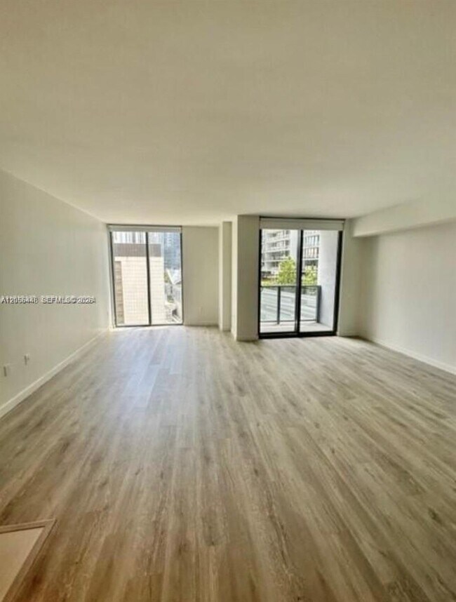Building Photo - 31 SE 6th St Unit 1503
