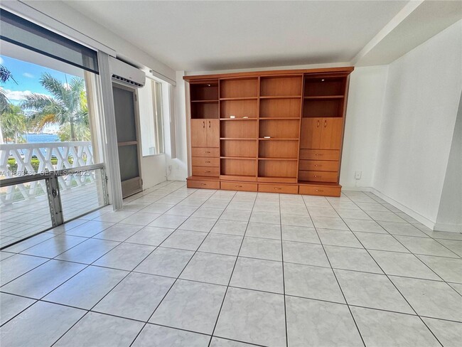 Building Photo - 1430 Brickell Bay Dr Unit 301