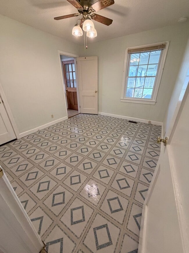 Photo - 1304 Gracewood Dr