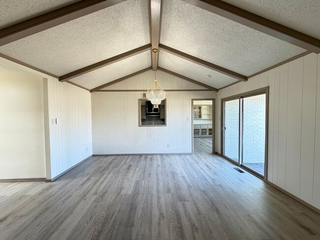 Photo - 506 Jenny Wren St