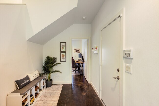 Photo - 5109 Larkin St