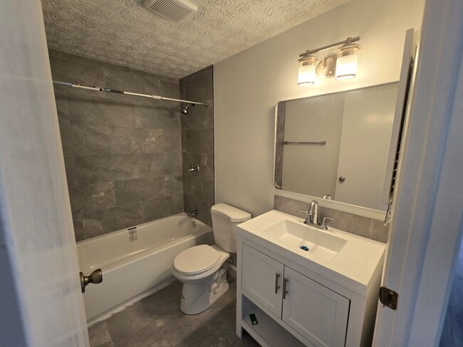 Photo - 2490 Burgandy Ln Unit 2490