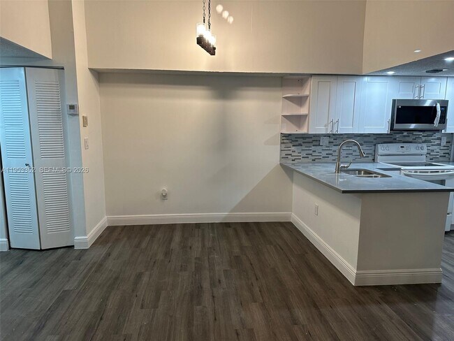 Photo - 7155 NW 179th St Unit 304