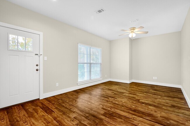 Photo - 409-411 N Woods St Unit 1