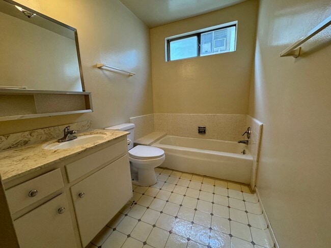 Photo - Excellent Location! Minutes from Beverly H... Unit Ogden 1135  02 ACTIVE