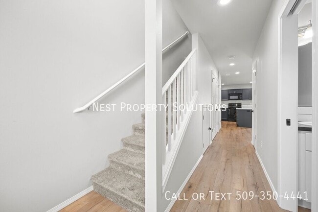 Photo - 338 W 6th St