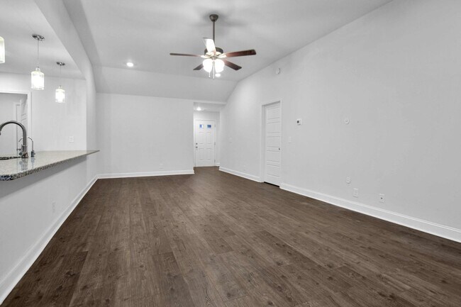 Photo - Pet Friendly Three Bedroom!