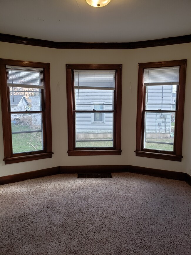 Photo - 558 Monroe St