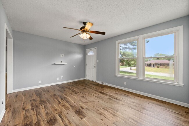 Photo - 3 Bedroom Pet Friendly Home For Rent!