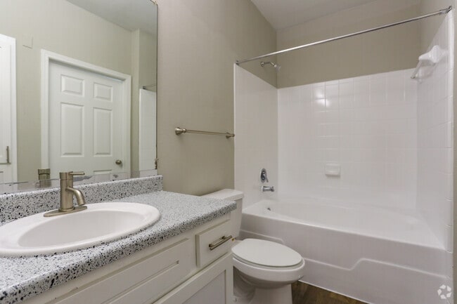 1 BR, 1 BA - 733 PIES2 - Discovery at West Road