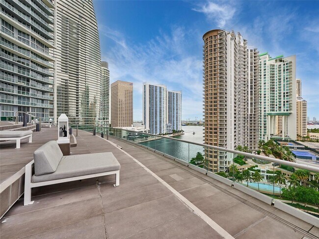 Photo - 495 Brickell