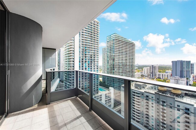 Photo - 1000 Brickell Plaza Unidad 2411 Rental