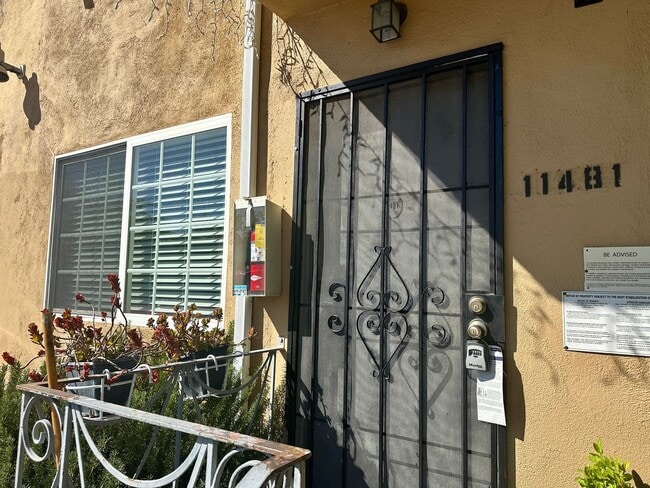 Photo - Cute 1bd/1ba move in ready in NoHo Unit 11481 Victory Blvd