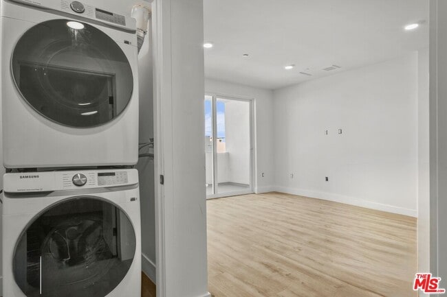 Photo - 5813 Lexington Ave Unit 202