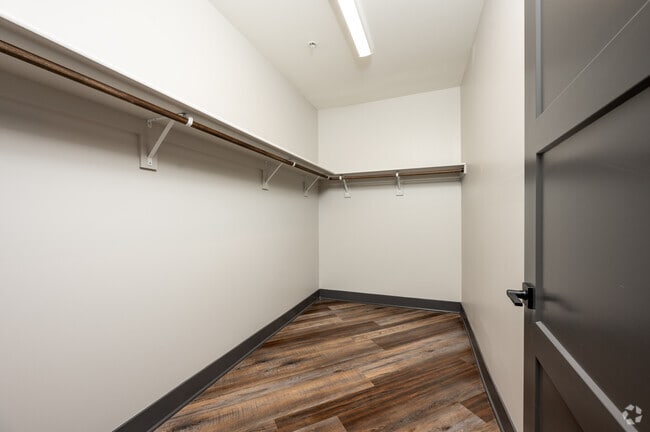 2BR, 2BA - 1,316SF - Primary Closet