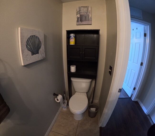 Private Bath - 422 Fairfield Dr Unit Bedroom 4