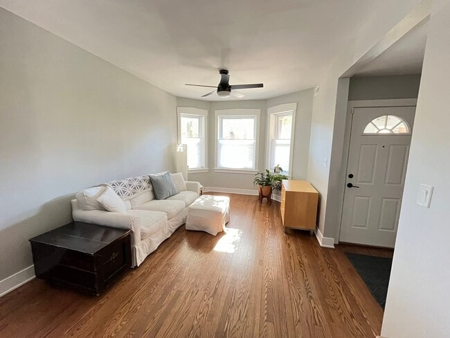 Photo - 2548 W Argyle St