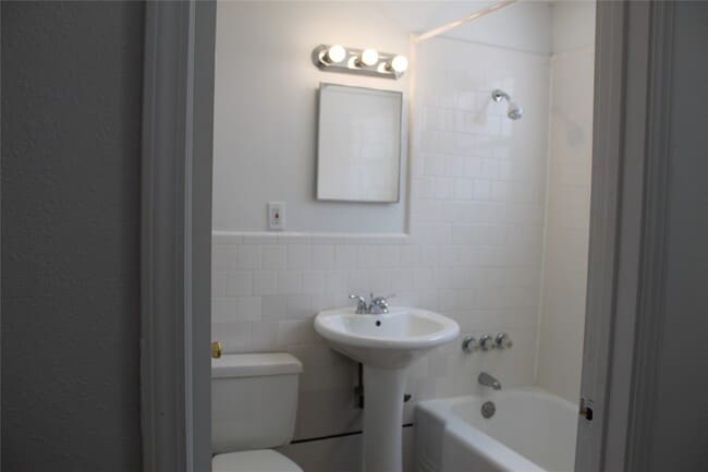 Photo - 229 Neyland St