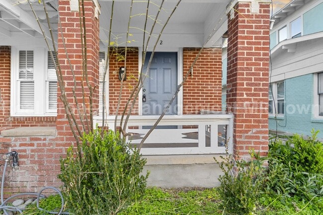 Photo - Charming studio 1-bathroom townhome in the...