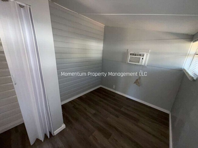 Photo - Updated 2/1 in St. Pete! AVAILABLE FOR IMMEDIATE MOVE IN!!