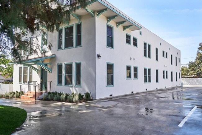 Building Photo - 2191 El Sereno Ave Unit Apt #11