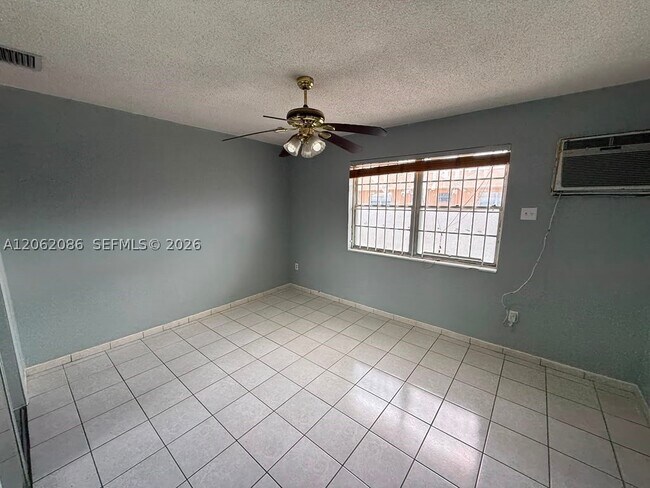 1154 W 35th St Unit 213