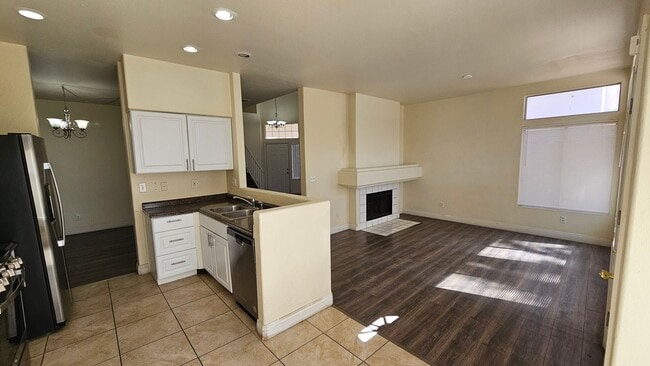 Photo - 4 Bedroom!  Buffalo & Smoke Ranch Area!