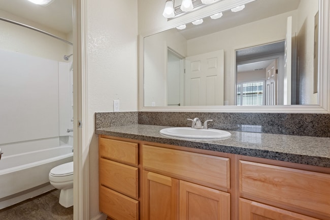 199 Gbthm.jpg - Valley Oak Apartments