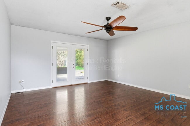 Photo - 208 Charles Ave