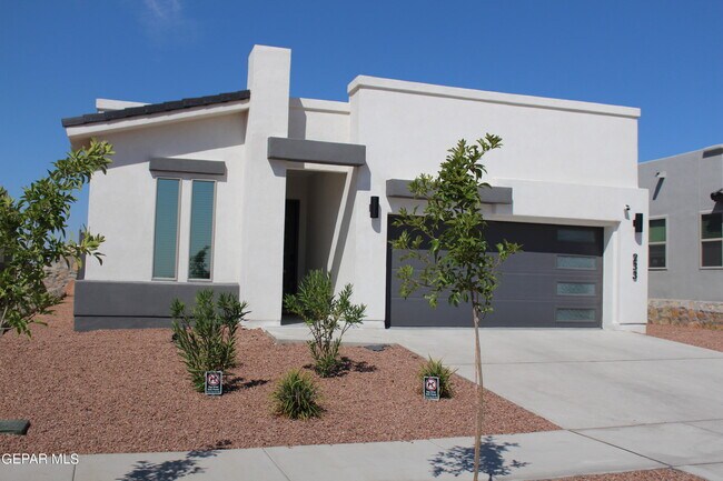 Photo - 233 Farnborough St