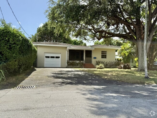 Building Photo - 2841 SW 33rd Ave Rental
