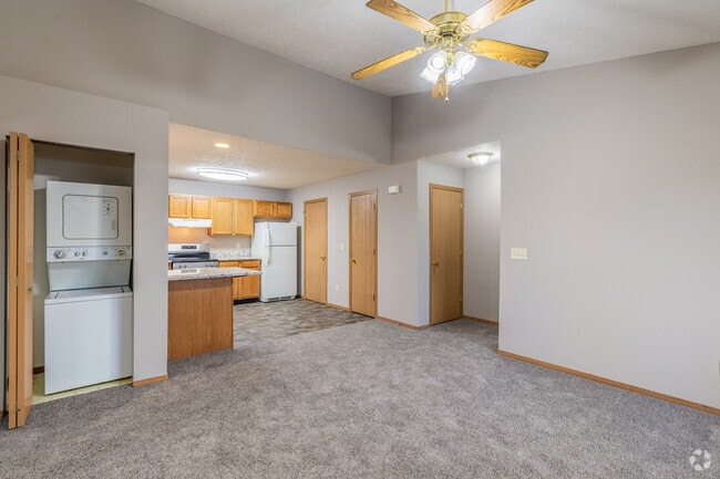 2BR, 2BA - 825SF - Living Room