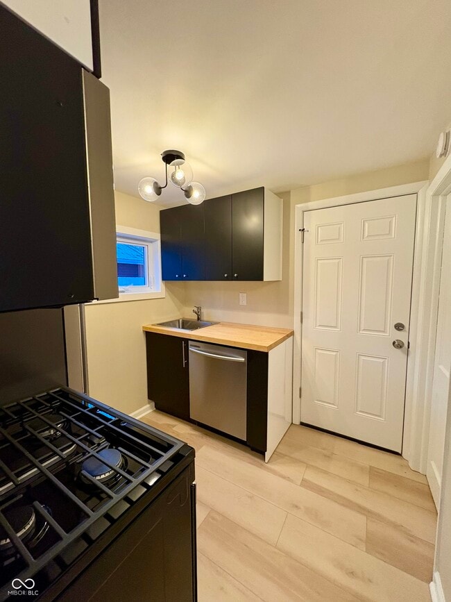 Photo - 728 S Broadway St