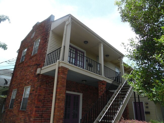 Building Photo - 739-741 Leontine St Unit 741