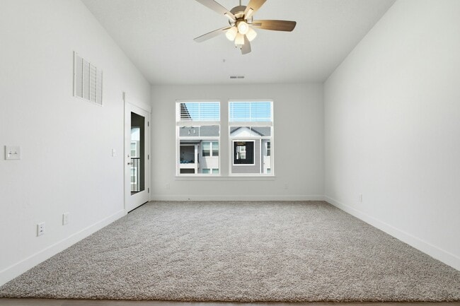 Photo - 858 Coulsen Dr
