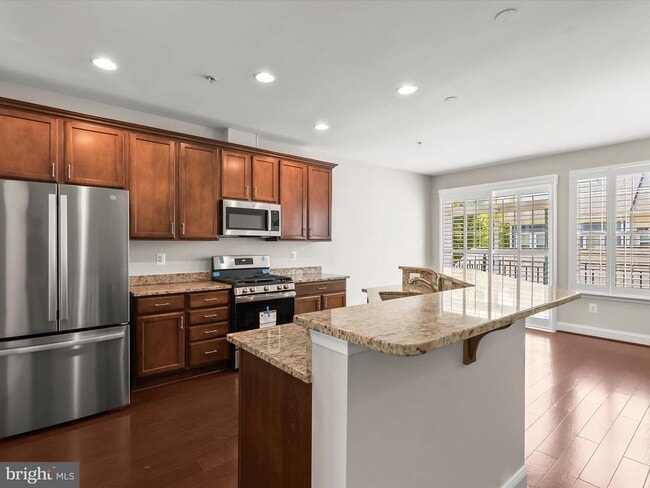 Building Photo - 5803 Lois Ln