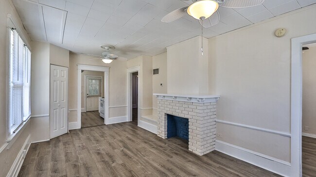 Living room - 201 N Wild Olive Ave Unit 1