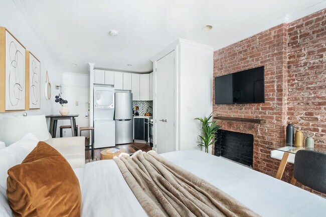 241 E 24th St Unit SI ID1022035P