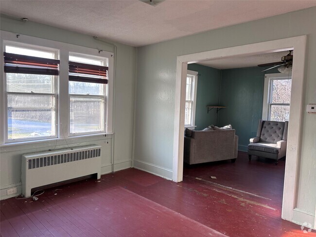 Building Photo - 12 Bahret Ave Rental