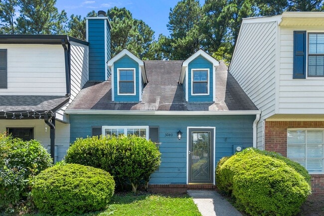 Building Photo - Renovated Modern 2BR Townhome in Prime Kennesaw Location