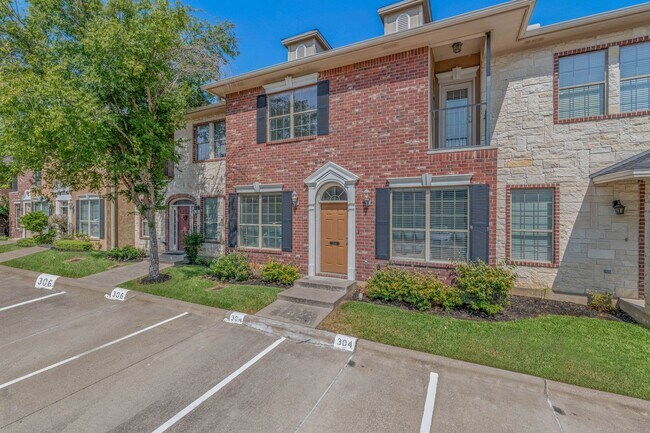 Building Photo - 304 Forest Dr Loop