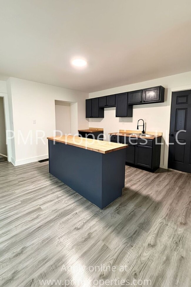 Photo - 6 Bedrooms / 3.5 Bathrooms House