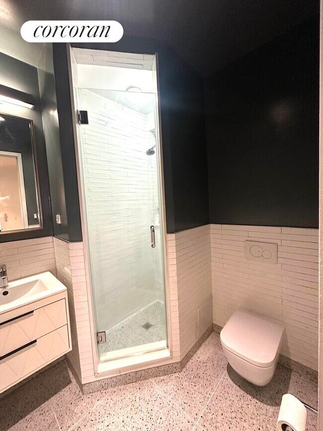 Photo - 324 W 47th St