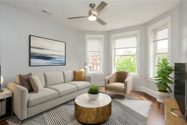 Building Photo - 1006 N Lawndale Ave Unit 2