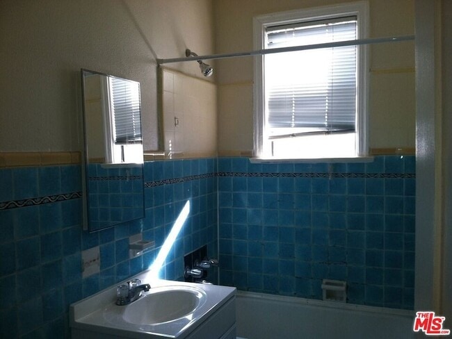 Photo - 630 S Kenmore Ave