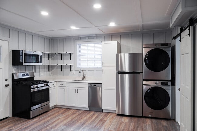 Building Photo - 1689 Timber Lake Rd NW Unit 1