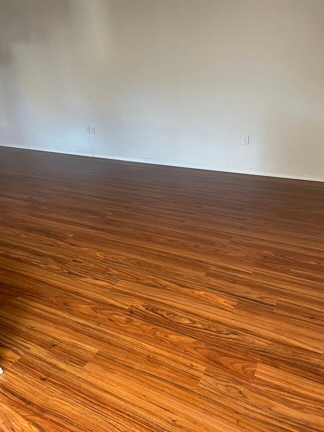 Photo - 5386 Burbank St N