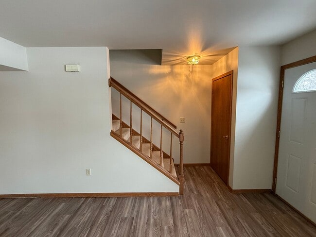 Photo - 554-556 E Wisconsin St Unit 554