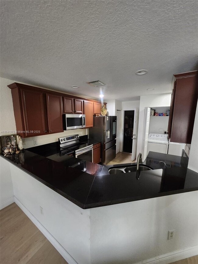 Photo - 8996 Lancaster St