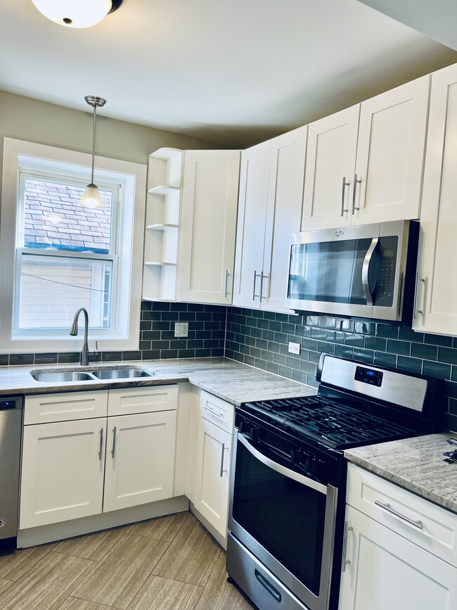 Building Photo - 7831 S Loomis Blvd Unit 2